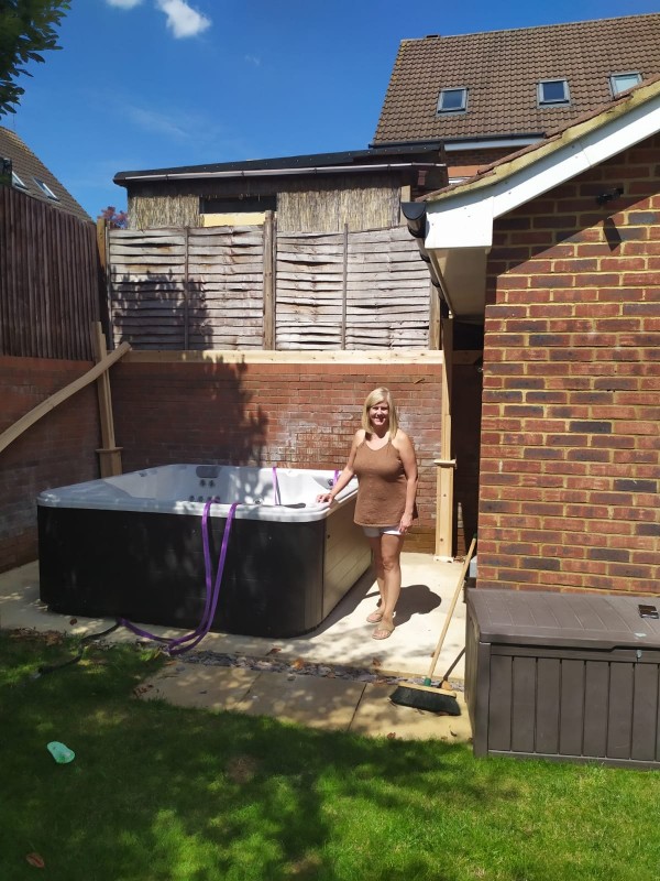 Hot Tub Move - Another Day Of Cranes 3 Debra with her hot tub - The Hot Tub Mover
