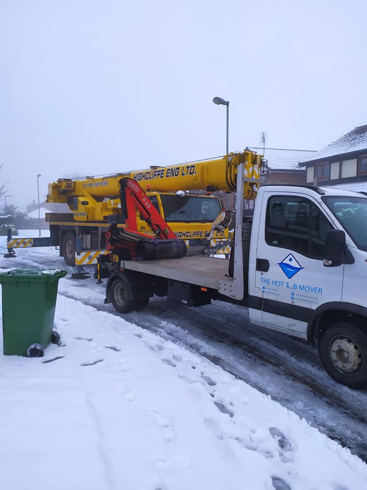 Brrrrrr.... Luke and Paul braved the snow in West Yorkshire this morning to meet a very large 40ton crane to lift a tub over a house. Need a hot tub m...